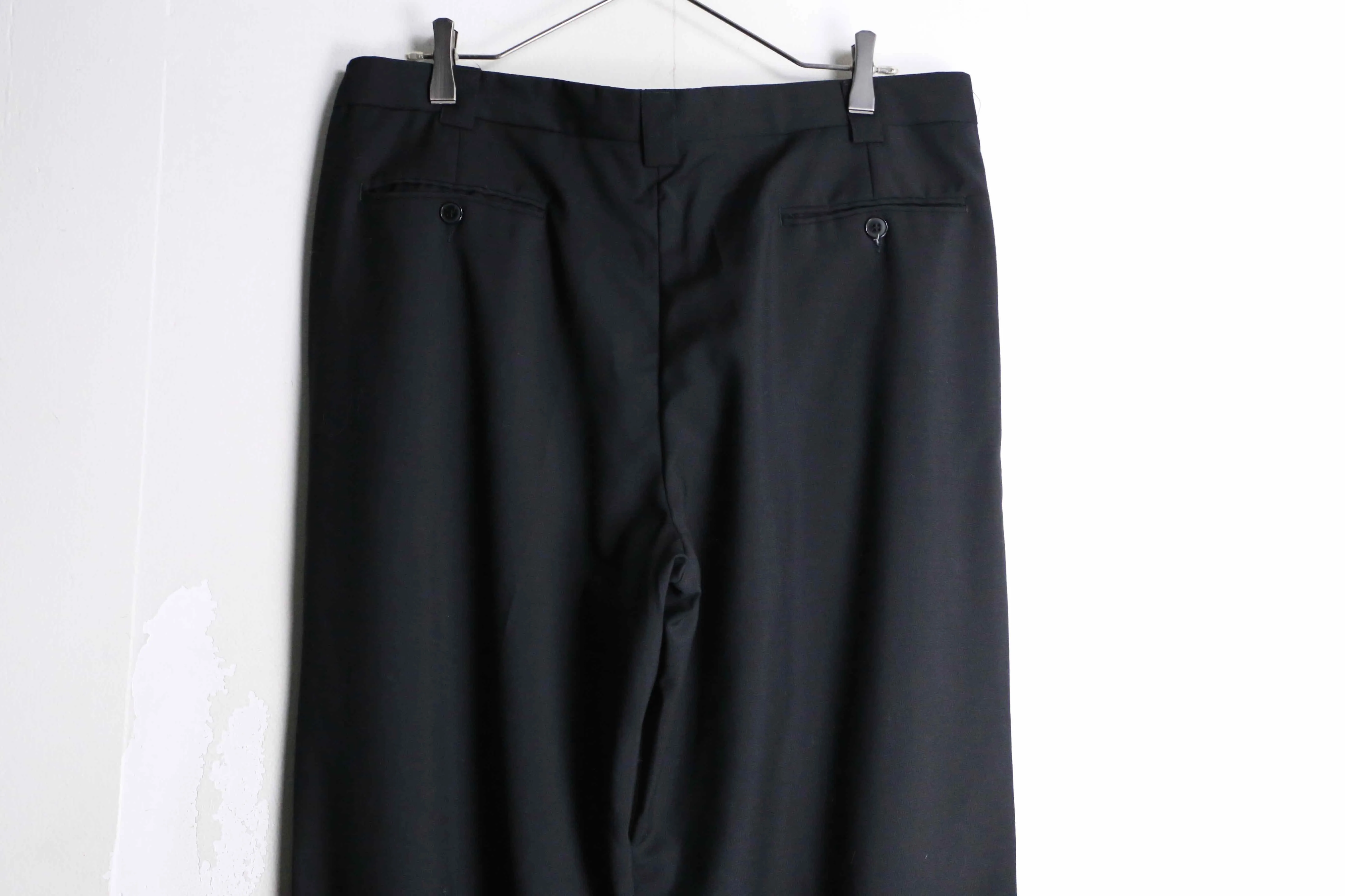 2tucks straight silhouette black color slacks