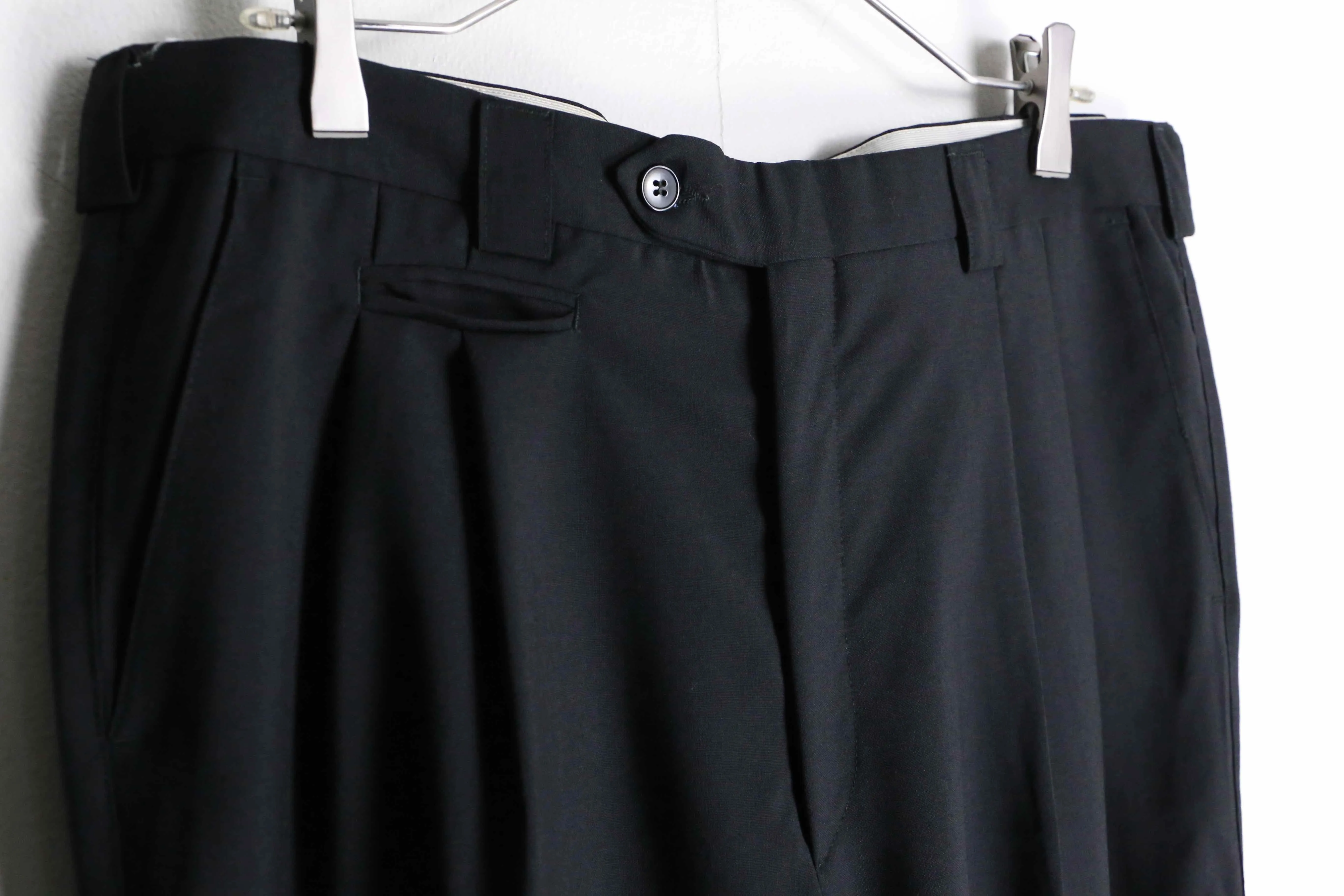 2tucks straight silhouette black color slacks