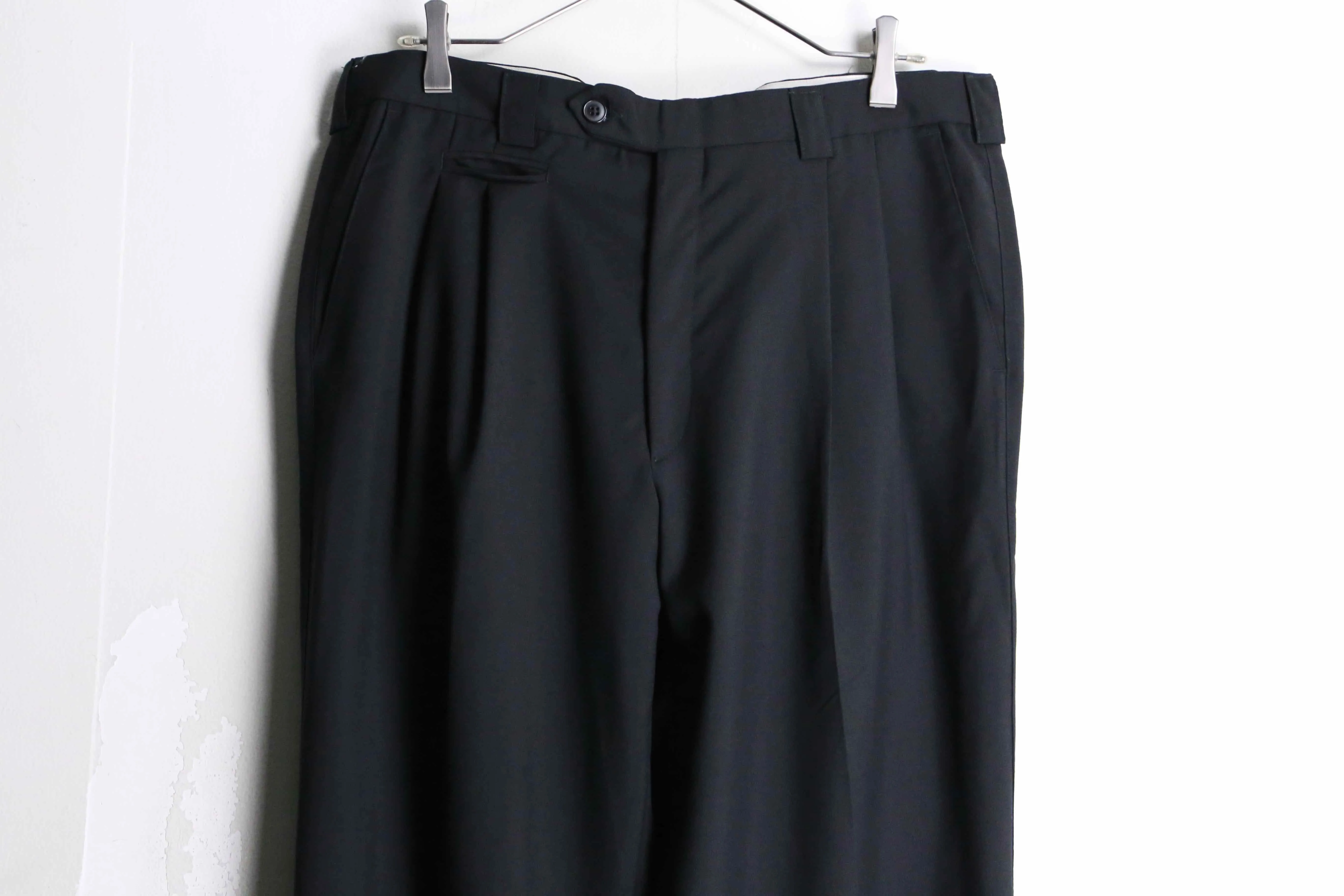 2tucks straight silhouette black color slacks