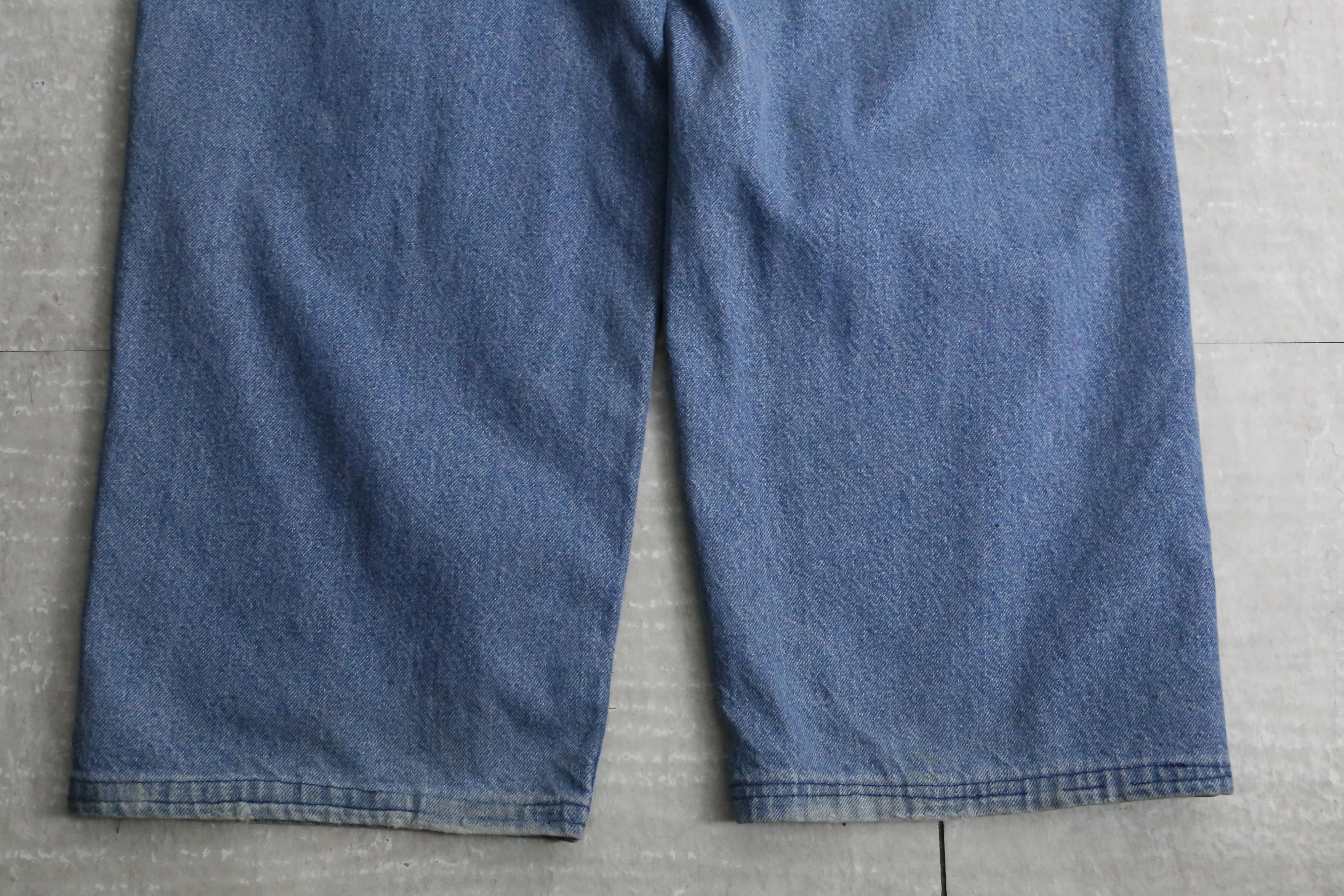 blue wide silhouette denim pants