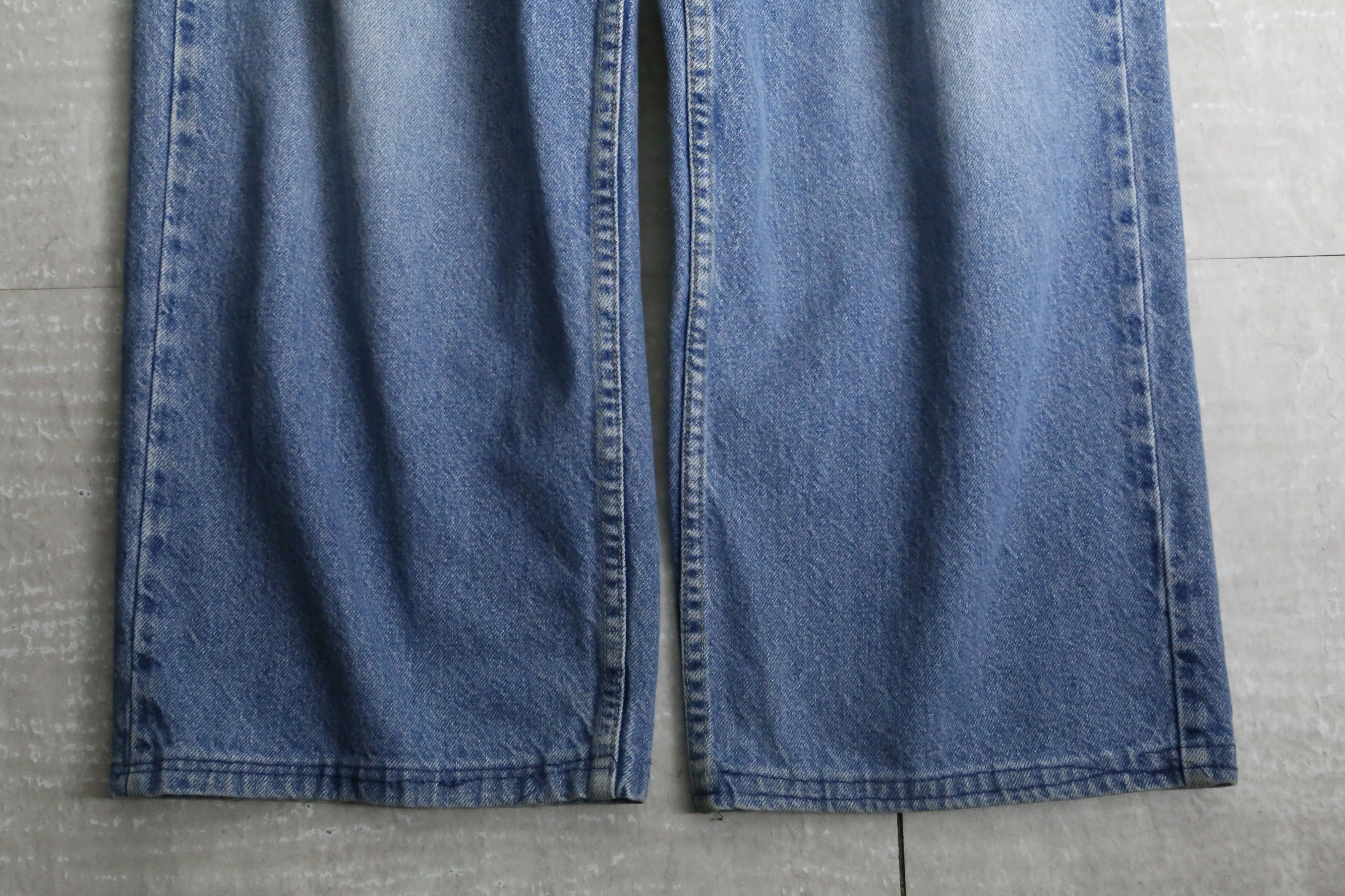 blue wide silhouette denim pants