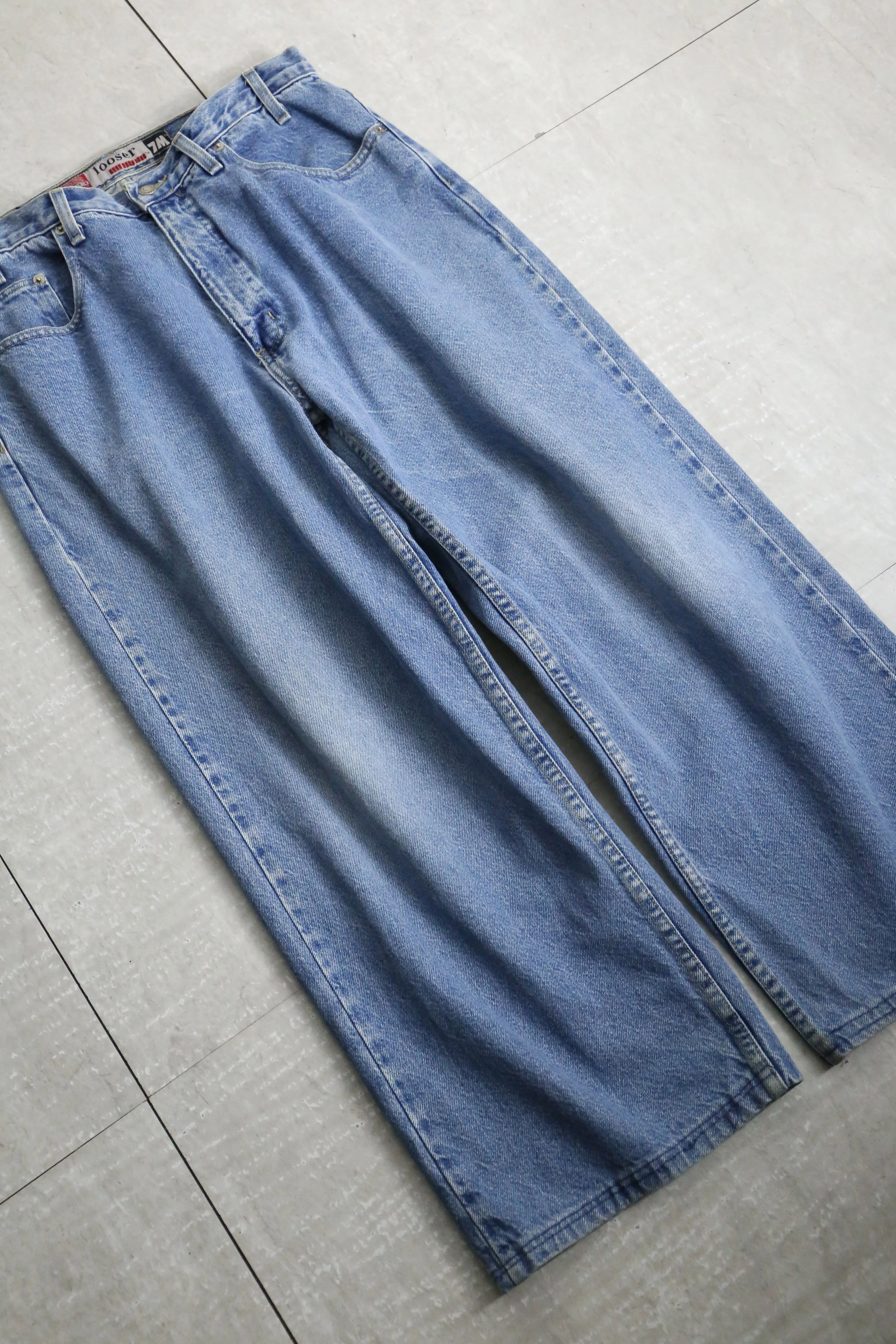 blue wide silhouette denim pants